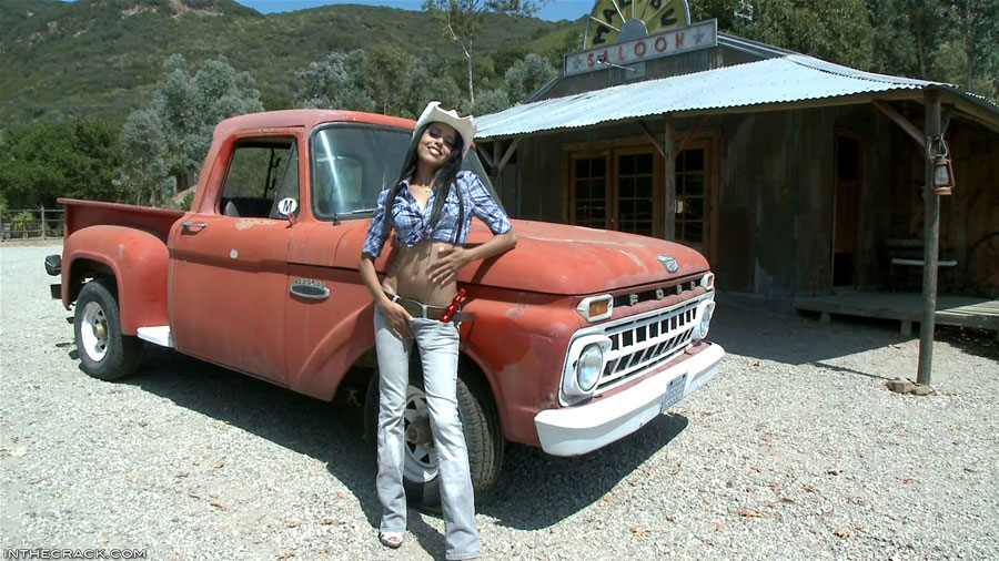 224 Zeina Heart: Saloon Poon