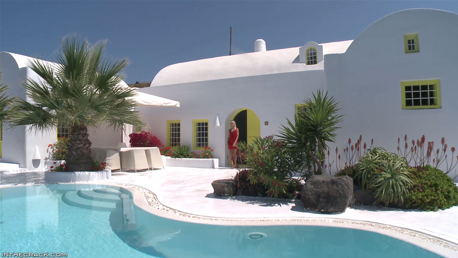 589 Lola: Santorini Sizzler