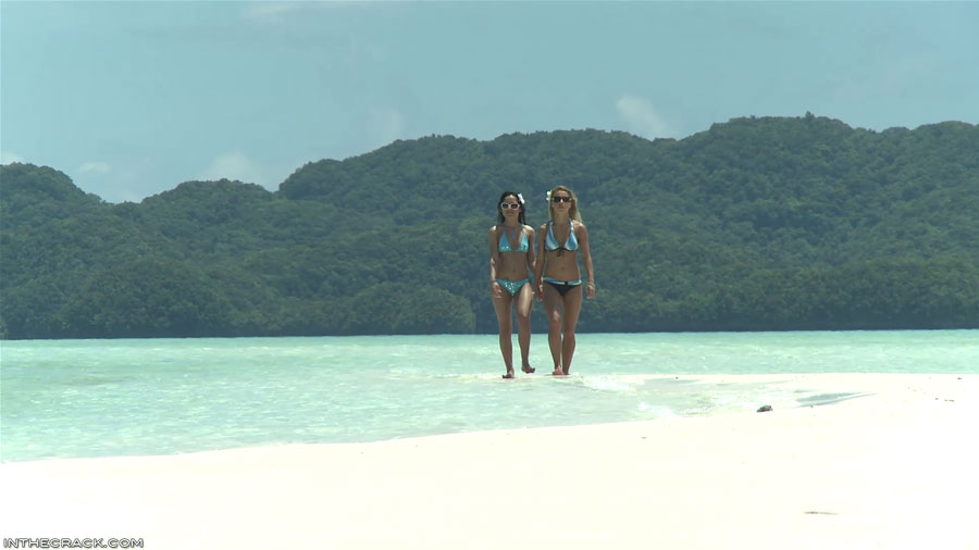 720 Nikky Thorne & Nomi Melone: Lust On A Deserted Island