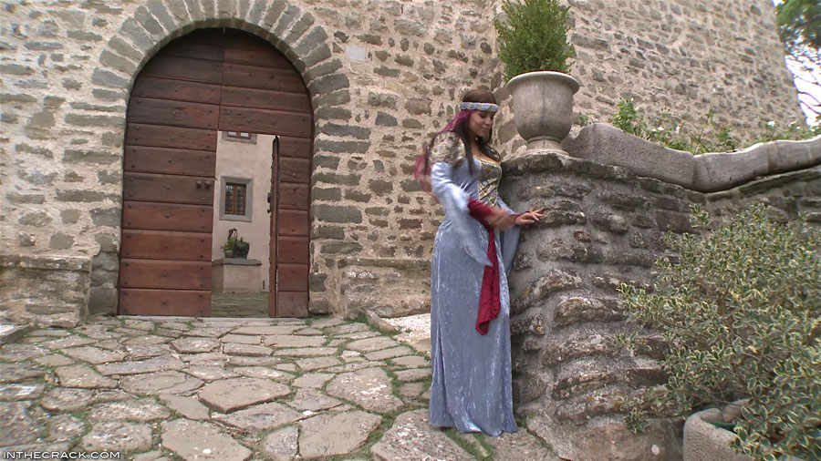 752 Satin Bloom: Medieval Gaze