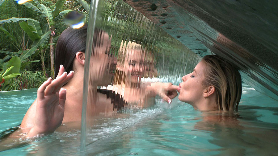 882 Aaliyah, Anikka & Lola: It's A Waterfall Life